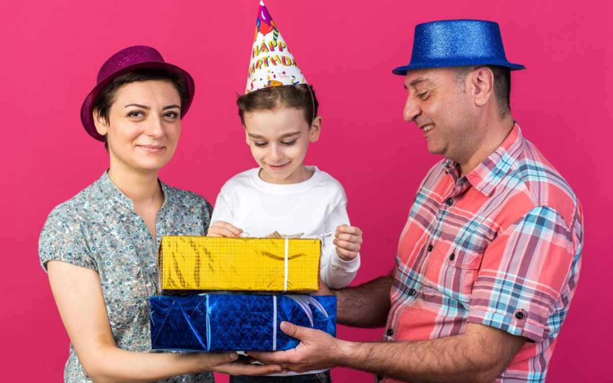 Age-wise toy gift guide featuring the best birthday gift ideas for toddlers, preschoolers, and teenagers, including educational and fun toys.